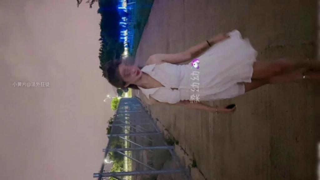 【勾搭绿帽淫妻】极品淫妻女神,4人调教群P狂插颜射! 预览截图 1