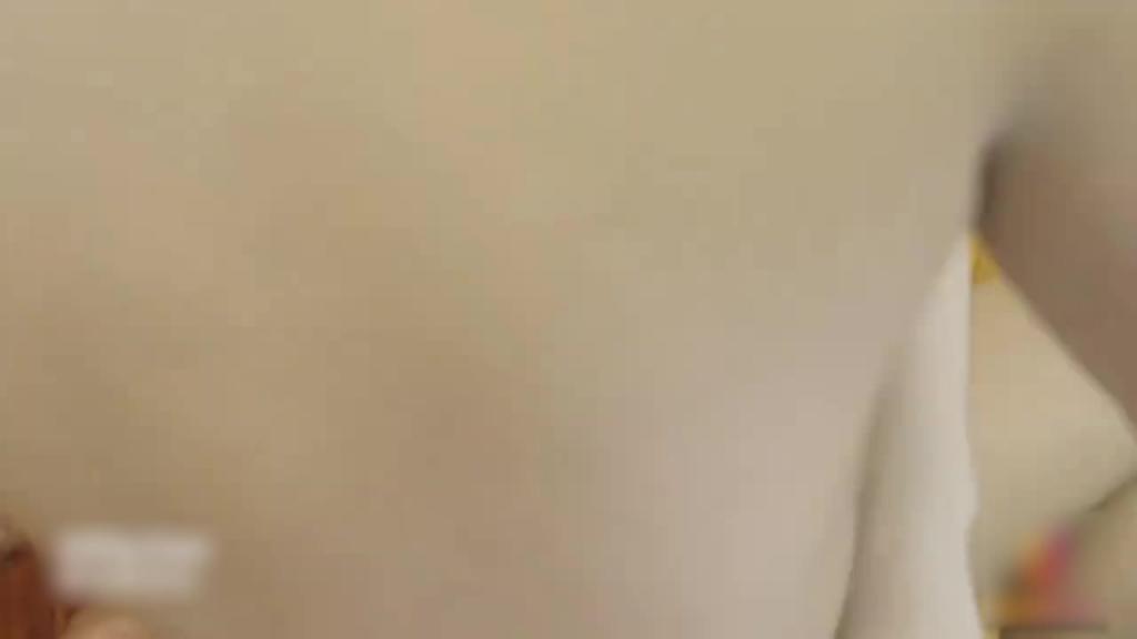 【肉体偿赌】美乳白丝少女履行看球赌约-小桃 预览截图 10