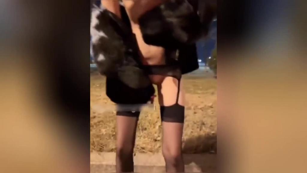 【极限露出】勾引水电工操自己,网红蘑菇人妻“彤彤”事件曝光! 预览截图 3