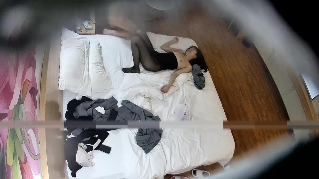 ②安防偷拍!周末约炮眼镜反差婊骚女同事!偷情~ 预览截图 8