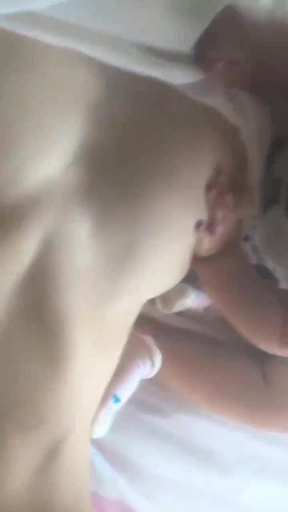 【带娃偷情】宝妈们哺乳期性欲暴增偷情野战口爆放飞自我,不仅让孩子观战还要让孩子参战 预览截图 4