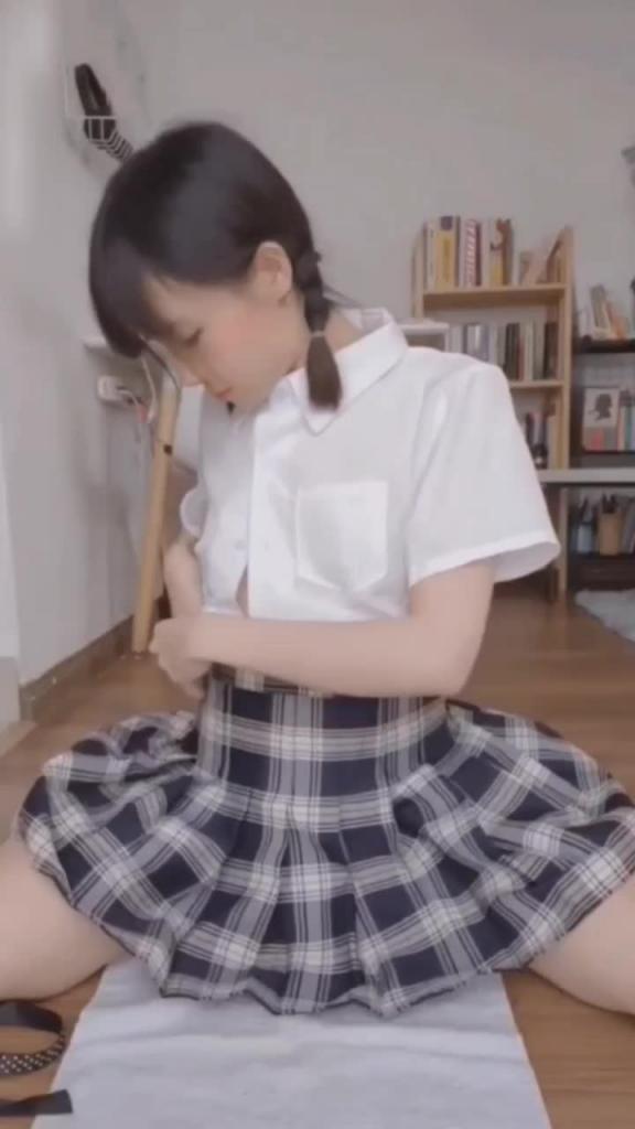 卡哇伊双马尾萝莉 紧致可爱外表下反差的淫荡小母狗 被内射 预览截图 1