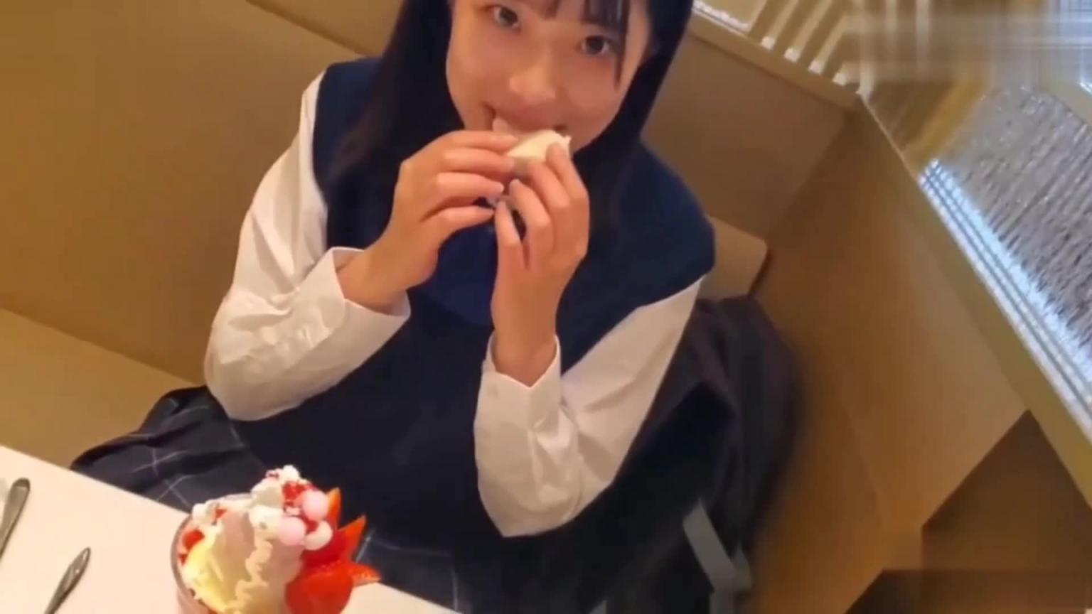 学生妹就是好哄给她些吃的就能和她上床 预览截图 2