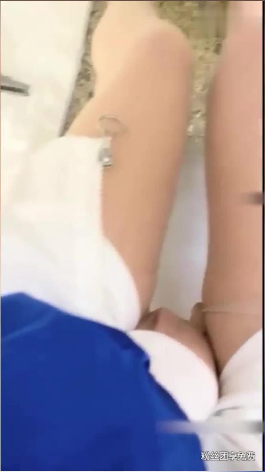 夹着跳弹找厕所,走到一半高潮了,旁边都是人 预览截图 2