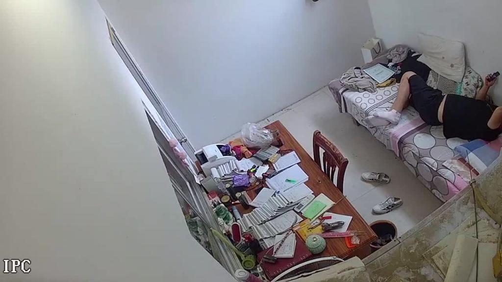 在线播放【学校监控摄像头黑客破解】拍摄到漂亮女老师在值班休息室与校领导偷情边批改作业边操绝对刺激露脸高清 预览截图 12
