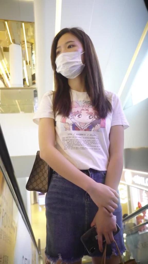 【漫展抄底】没穿内裤的小姐姐逼毛旺盛 预览截图 6