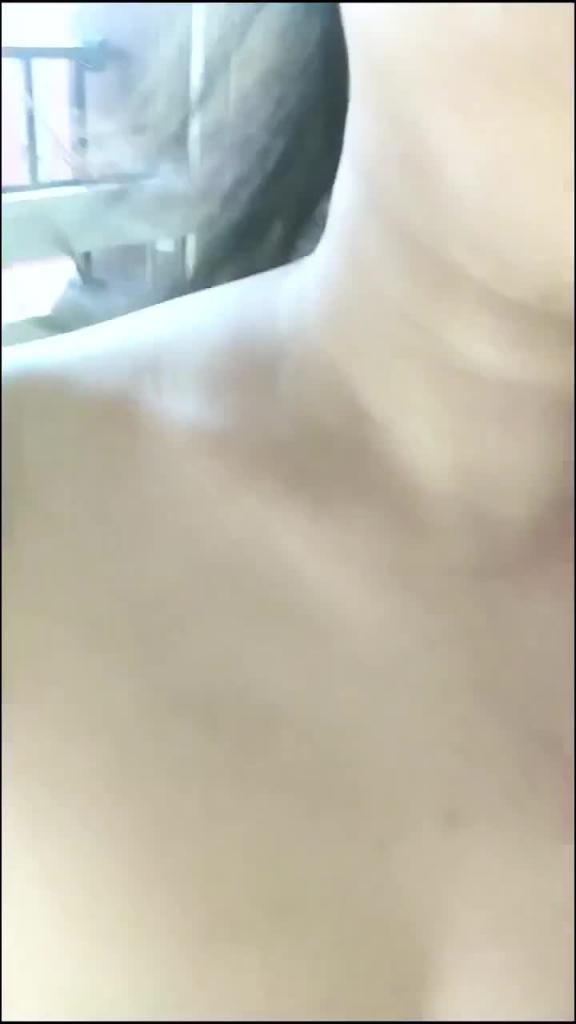 母子乱伦！灌醉继父后，在客厅操老妈！偷偷摘套内射! 预览截图 12