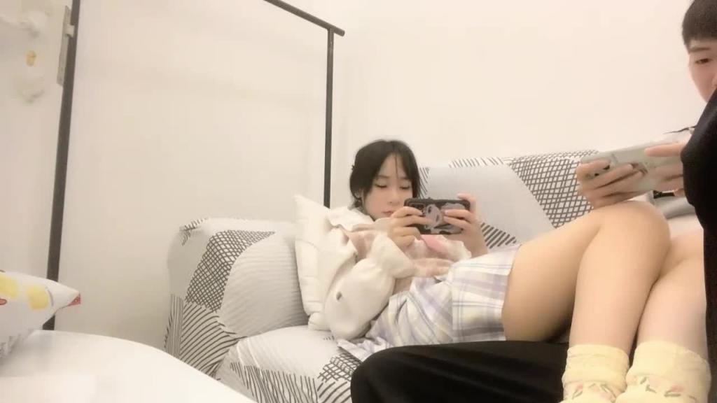 真实PUAJK高中生清纯超嫩粉逼奶子还没发育成熟叫的好大声 预览截图 3