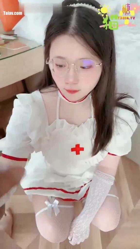 【淫荡护士】射骚穴蜜穴服务肉棒 口含肉棒勐坐肥肉棒内 预览截图 1
