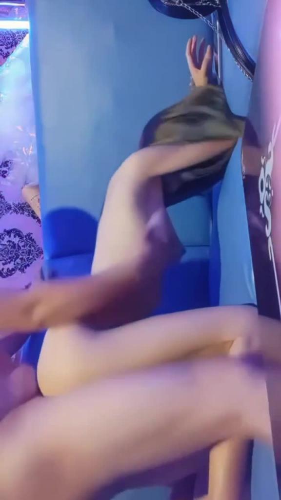 KTV爆操巨乳美女 预览截图 2