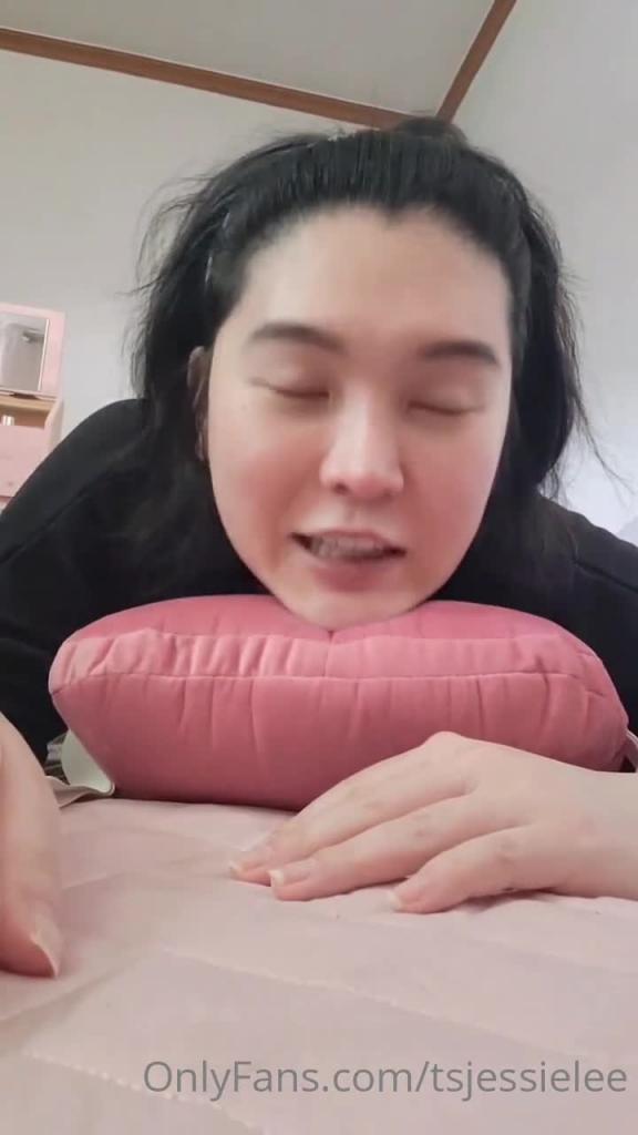 韩国高质量TS tsjessielee (Jessie Lee) 制服TS的大鸡巴 OFZYCB223 预览截图 4