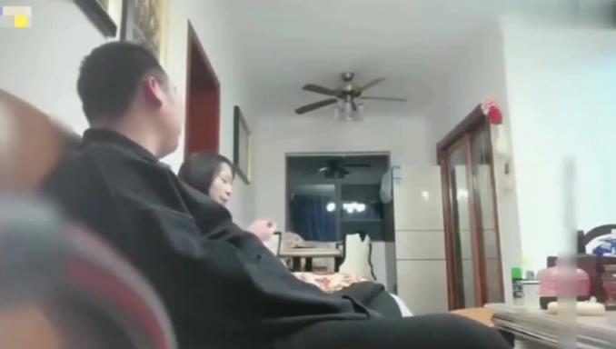 【网曝泄密】姐夫给小姨子买了部苹果13轻松拿下水嫩多汁的小骚货 预览截图 1