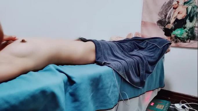 女性私密SPA男技师给少妇按背胸推搞得少妇想操逼 预览截图 6