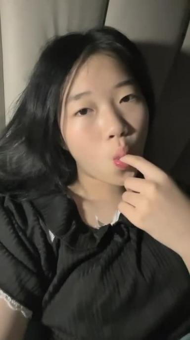 稚嫩萝莉学生妹 反差学生妹,真嫩呀 预览截图 1