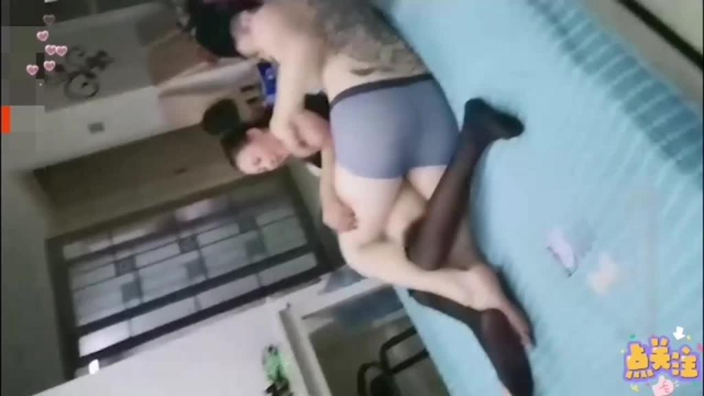 东北乱伦一家人淫荡一家人就要整整齐齐一起啪 预览截图 3