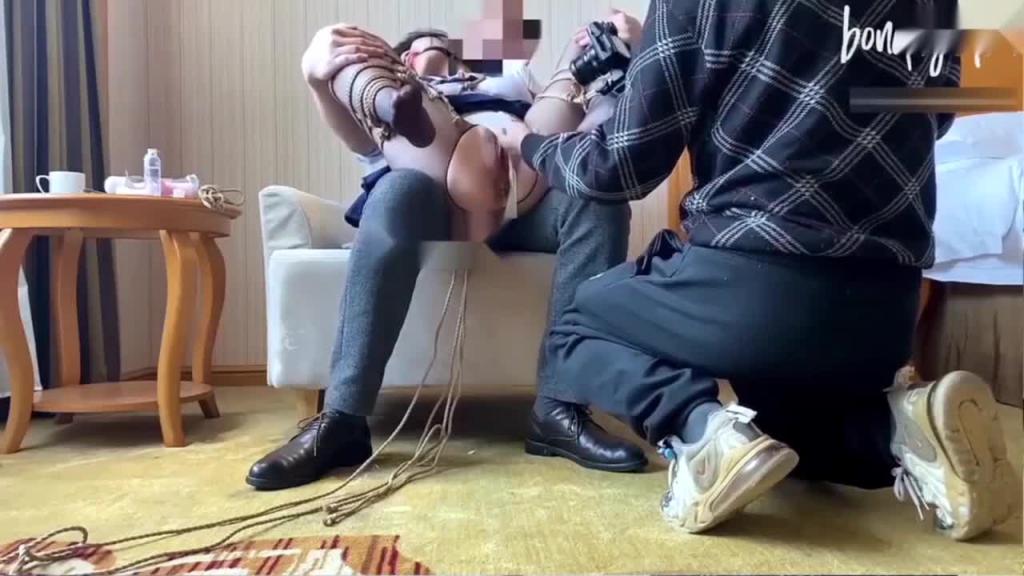 ②【凌辱】精盆雏中生沦为土豪玩物,牢牢绑着慢慢玩弄淫水流一地 预览截图 10