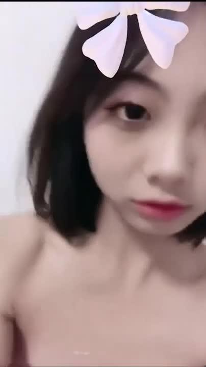 【手机泄露】被冒牌导演忽悠的漂亮学妹脱下内裤看鲍鱼 预览截图 5