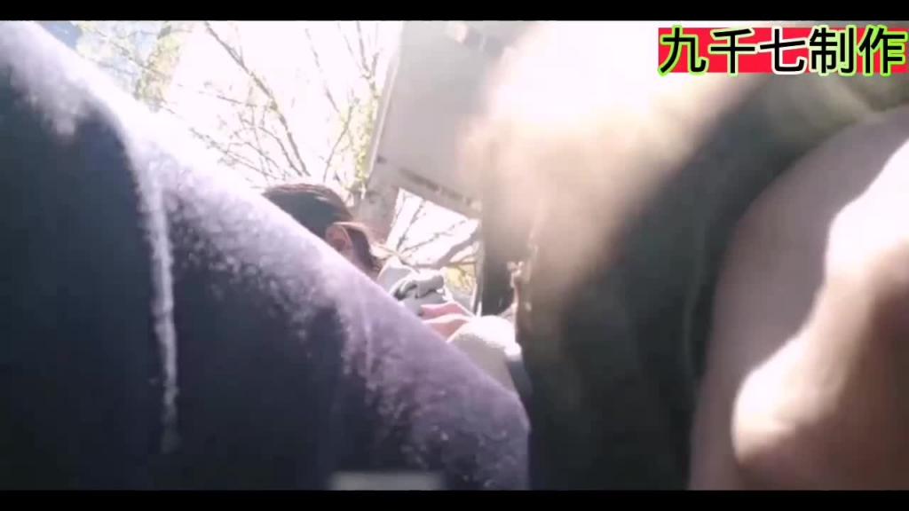 【街射系列】公交站对着美女打飞机美女装看不到 预览截图 1