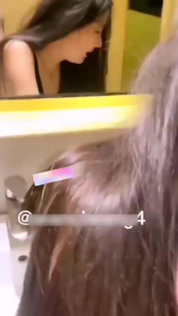 【楼道冲刺户外露出被发现就是社死】玩的就是刺激反差婊合集 预览截图 4