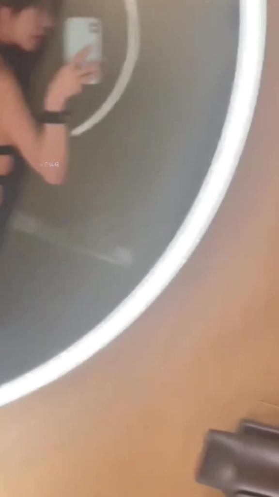【网红黑料】快手百万粉丝级别网红高挑性感女神‘song’温婉气质却充满骚气,被金主调教远程发布任务 预览截图 2
