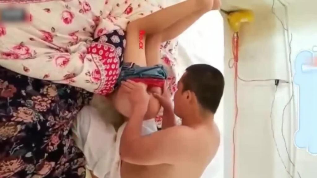 【全网首发】兽父破处轮操两个女儿完整版-国产面具女儿完整版 预览截图 11