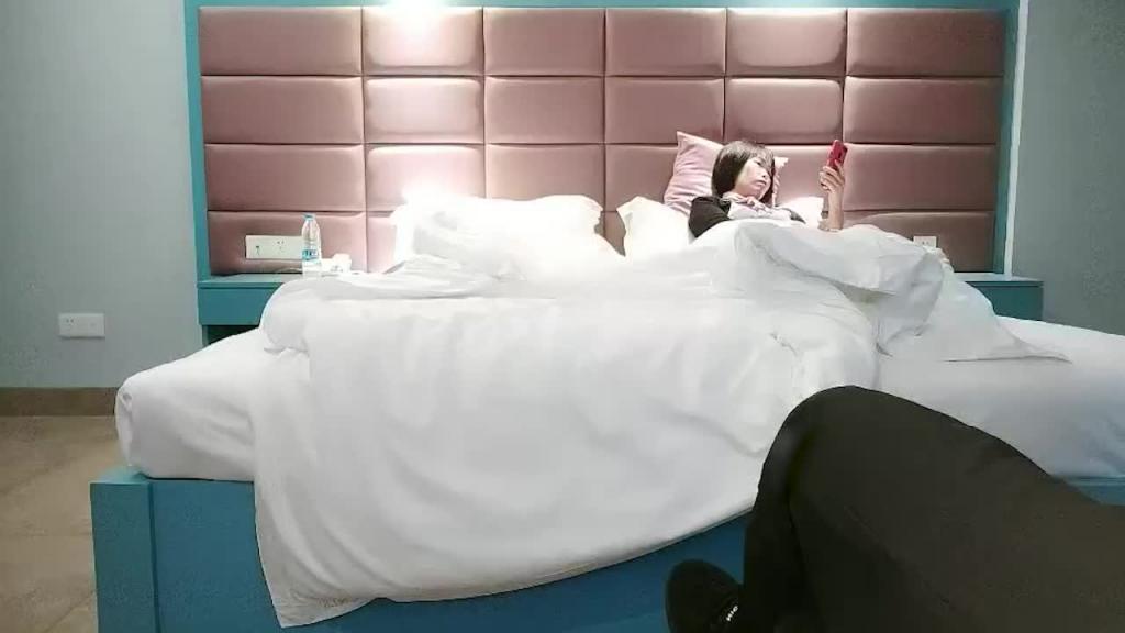 网约良家短发人妻偷情,爽不爽,啊啊爽快操我 预览截图 2
