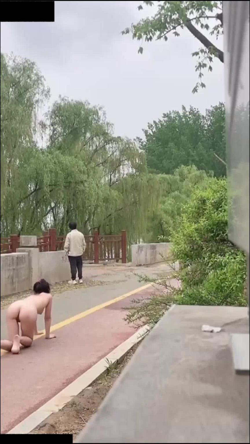 【极限户外】【木木凉子】穿着校服人前露出裸体拿外卖商场啪啪 预览截图 8