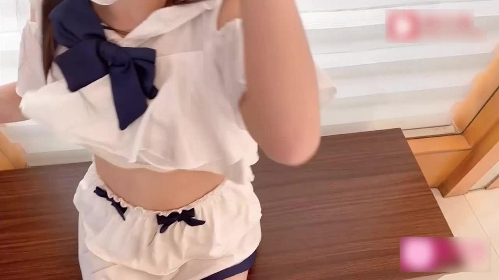 【兄妹乱伦】禽兽哥哥强上高中生妹妹 强行内射白虎穴 预览截图 2