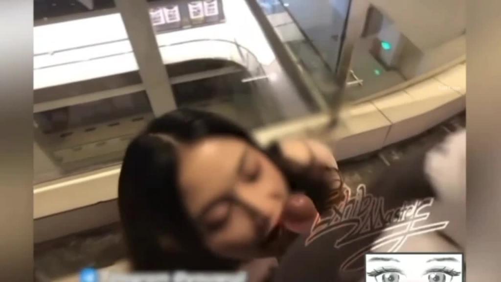推特网红女神福利-每天都穿着情趣制服到繁华地带露出 预览截图 10