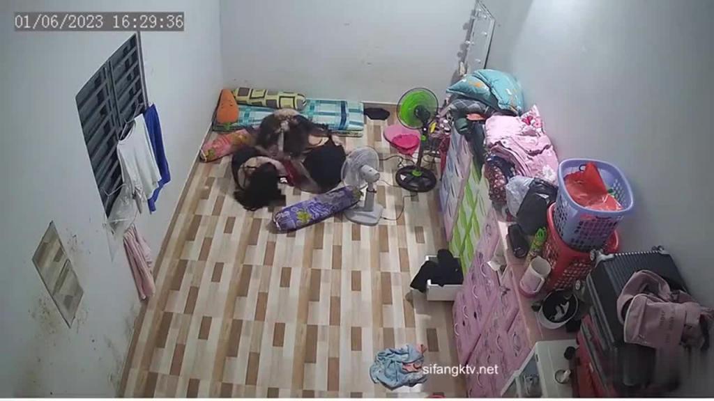 黑客破解监控摄像头偷拍集体宿舍走光露点 预览截图 10