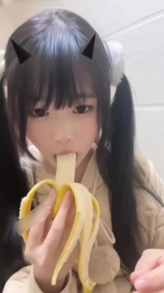 可爱萝莉网红美少女韵酱露脸定制自慰喷水与金主啪啪调教 预览截图 1