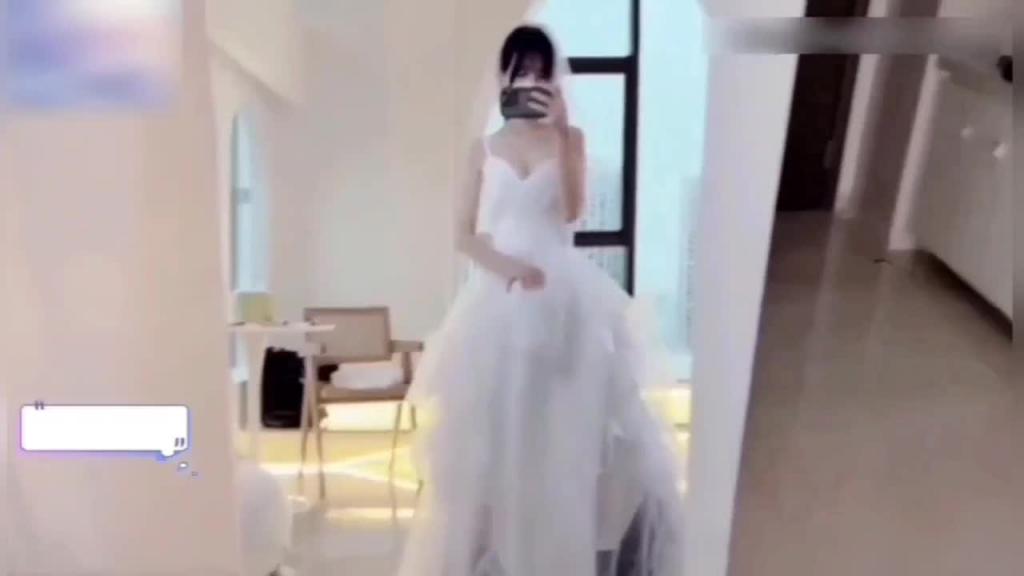 【花嫁新娘】婚纱女友的性爱记录。穿着婚纱自拍露逼的风骚新娘,抽插内射! 预览截图 3