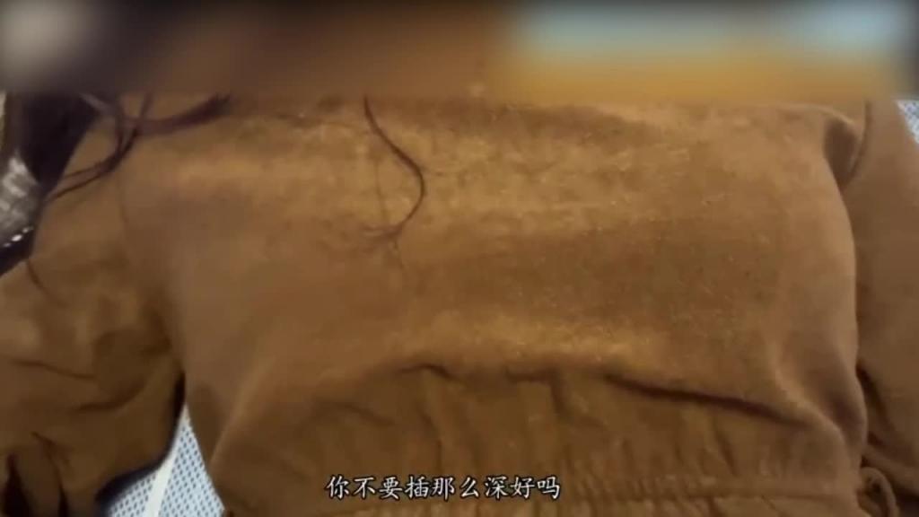 真实乱伦现场 爸爸去应酬赚钱养家慰却在家射满妈妈全身精液 预览截图 6