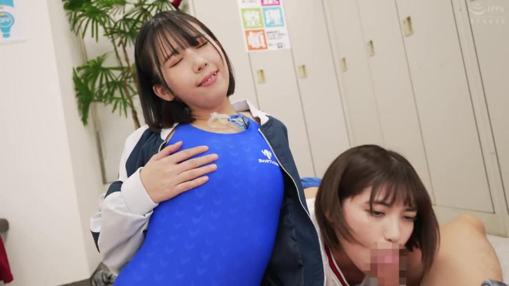 潜入女更衣室结果被发现是男的,以为人生结束了…没想到我的勃起肉棒让她们对我兴趣浓厚,竟然展开了后宫模式! HUNTC-144 预览截图 2