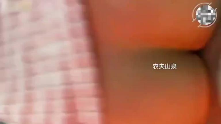 【家庭乱伦】妈妈离婚10年与儿子乱伦被小姨发现,酒后又上了少妇小姨,与妈妈乱伦生活全套记录-和网友3P妈妈 预览截图 3