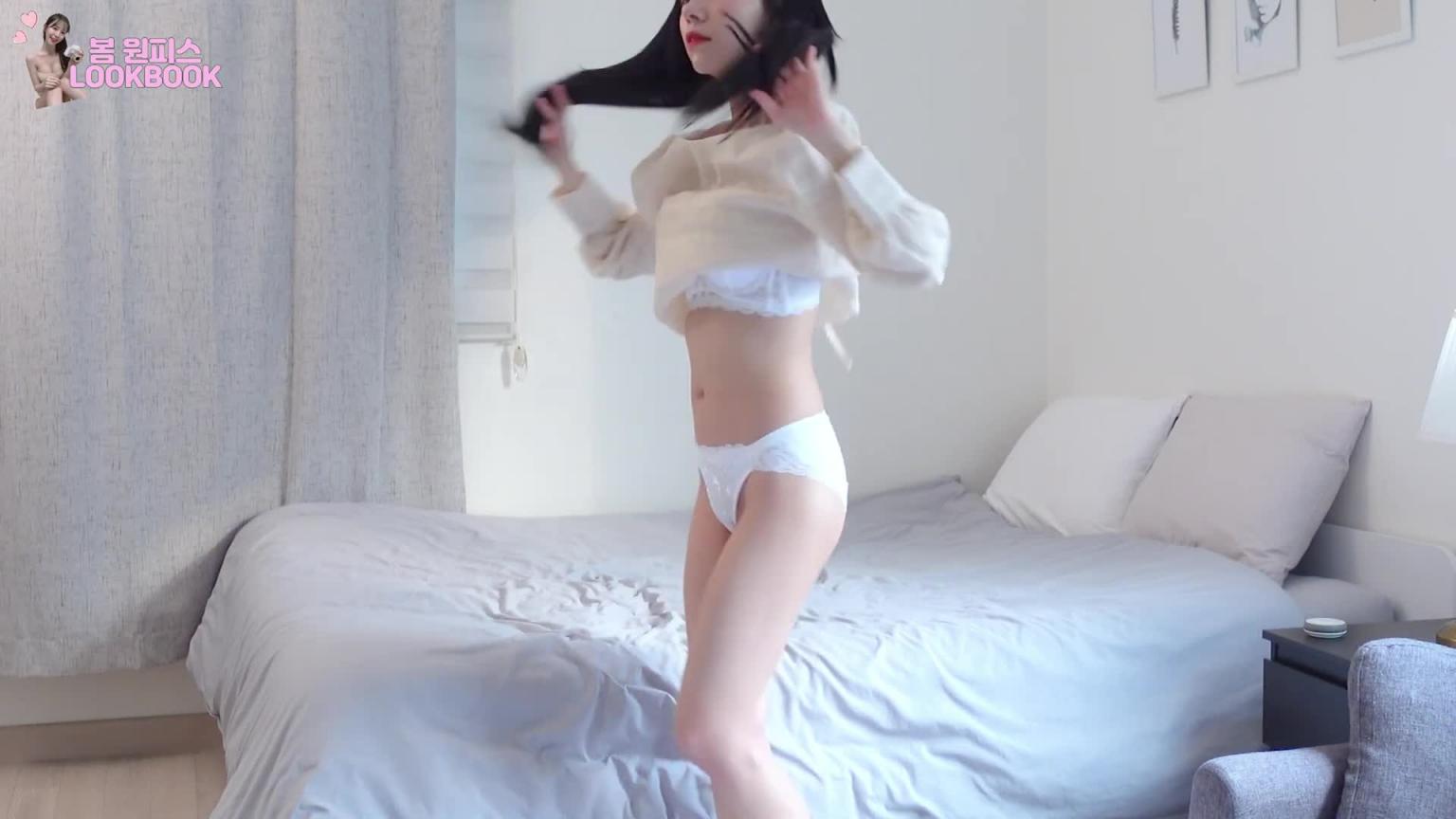 「쏘블리/Sovely」SPRING LOOKBOOK 春季穿搭 童真T恤 预览截图 11