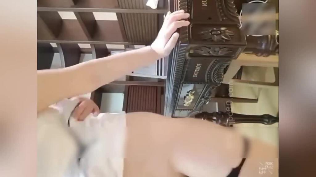 【偷情日记】网红‘雪夜’曝光和已婚熟女47岁雪姨聊天记录,三十如狼四十如虎,只差一个机会原来如此简单 预览截图 6