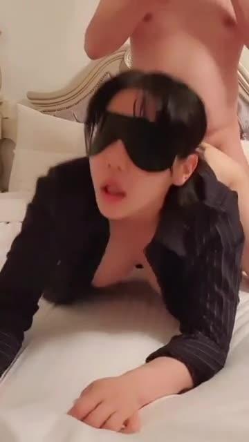 淫妻绿帽,少妇找两个壮汉群交被操到遥不可及的高潮 预览截图 2