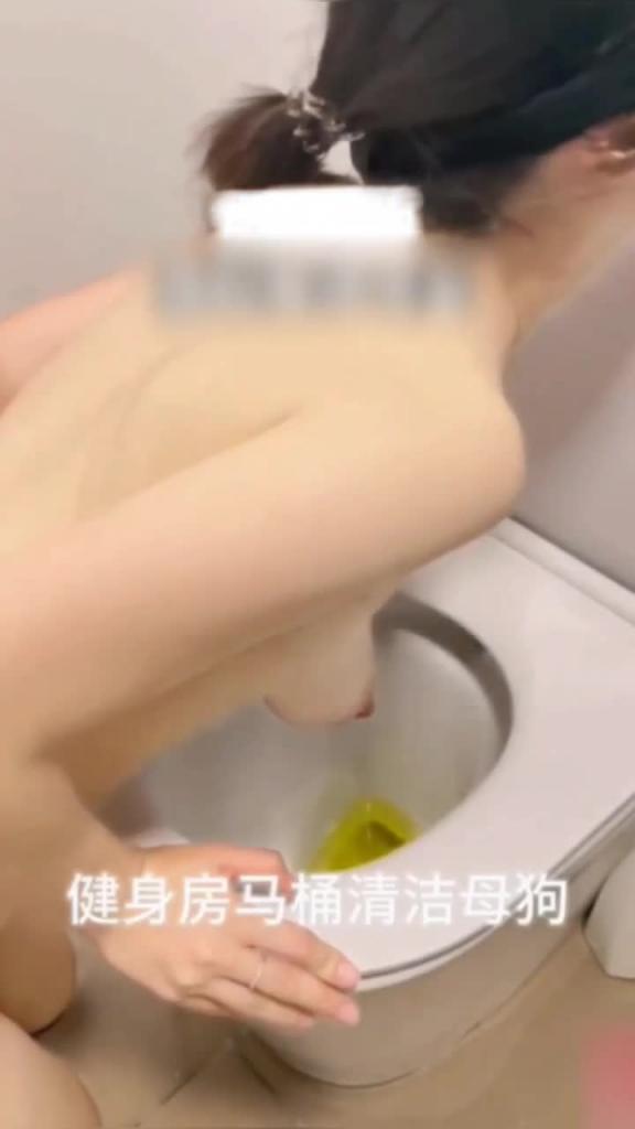 母狗露出自慰挑战高跟鞋插逼在车上高潮喷水洗车超刺激 预览截图 11