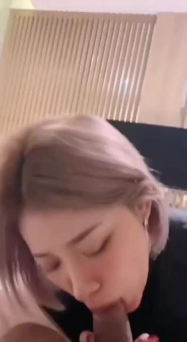 很会口得一个反差母狗 身材颜值极高的短发妹 预览截图 6