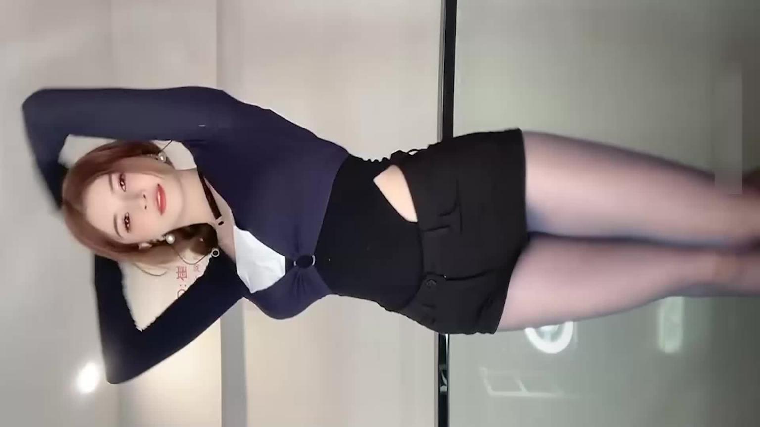 快手主播【崔姑娘】高颜值女神级主播性感丝袜美腿骚舞诱惑 预览截图 5