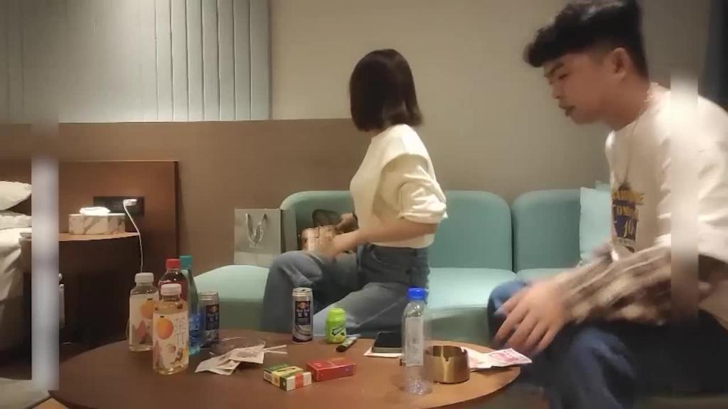 韵味十足小少妇,极品美腿口活一流,骑乘抽插没吃药几下就射 预览截图 2