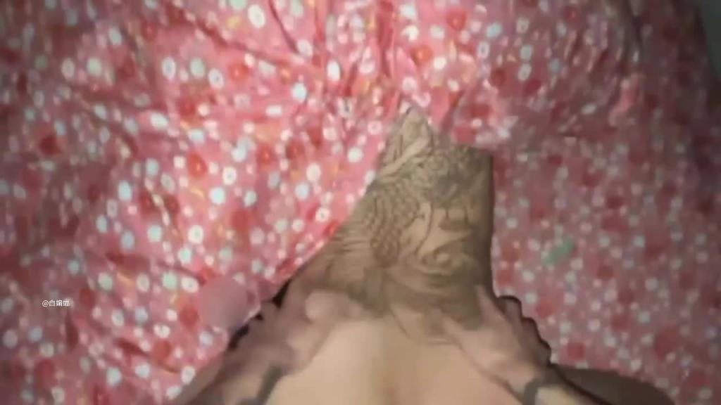 重磅核弹-大神轩轩最新约炮抖音网红，热血情趣装 把女神调教成为母狗_1 预览截图 12