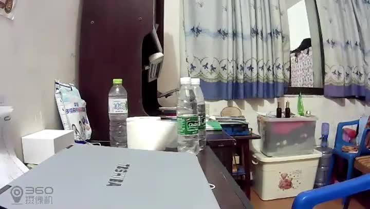 居家监控偷拍 少妇居家各种走光合集 预览截图 2