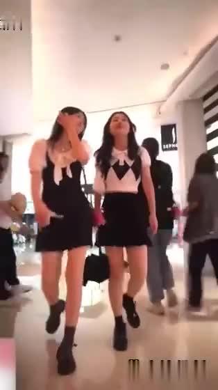 商场抄底,高颜值美女,没穿内内,逼毛清晰可见 预览截图 11