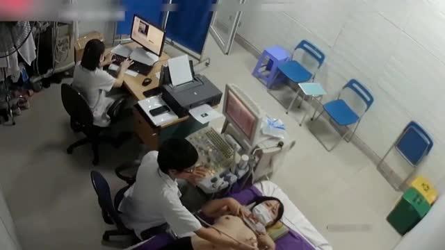 街射公交遛鸟导游小姐姐背后喷精这性感的屁股 预览截图 2