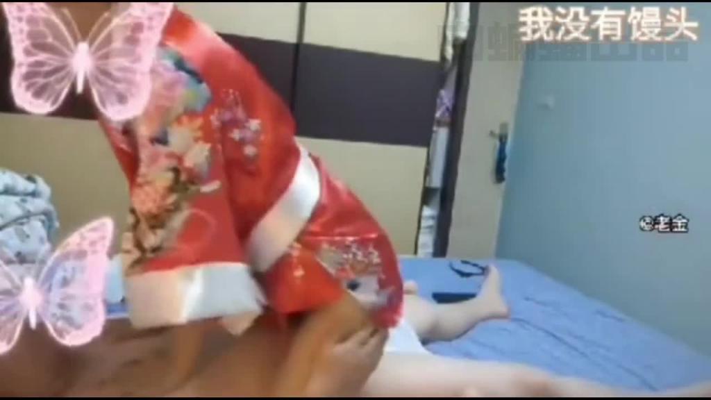 【年度炸裂乱伦】史上最骚舅妈 四川44岁舅妈勾引20岁外甥乱伦,真实快手熟女阿姨多次出轨自拍视频泄密流出 预览截图 11