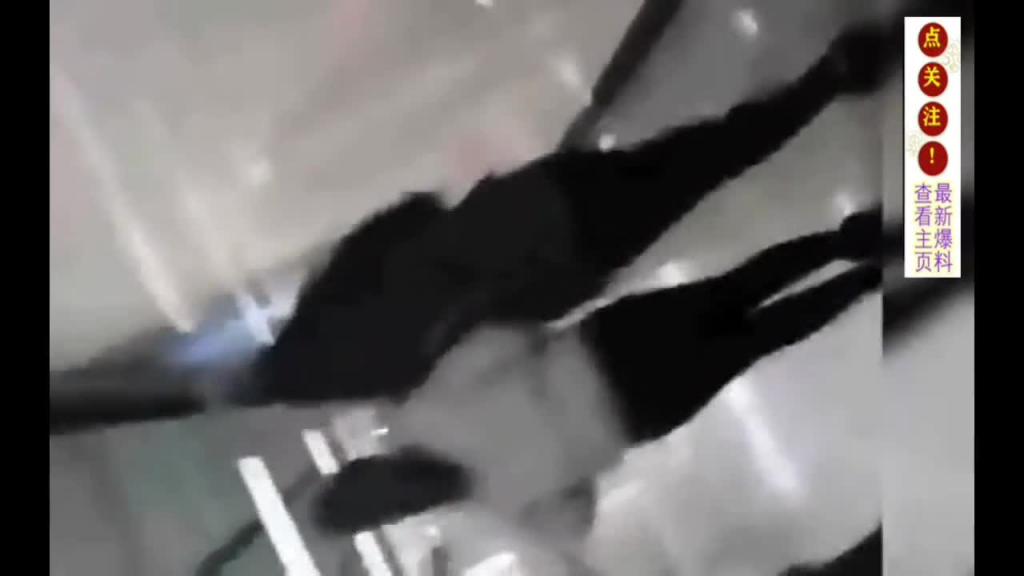 猥琐真实【街拍街射】色胆包天,上集 预览截图 11