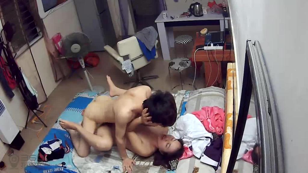 【家庭监控泄露】监控破解,两夫妻家里做爱! 预览截图 5