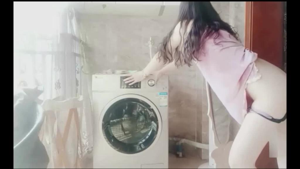 弟弟游手好闲撞见姐姐穿着性感睡衣心生歹意!强上要操!姐姐强烈反抗! 预览截图 12